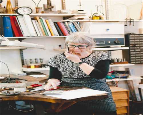 在我国发现的化石蛋中竟保存着完好的恐龙胚胎